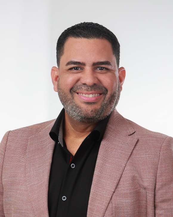 Newton Baez — Sales Manager, Arreglocredito.com